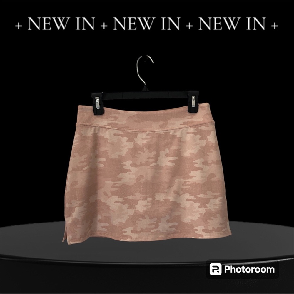 Tranquility Colorado Clothing Woman’s Everyday Skort Size Small Camo Rose Gold